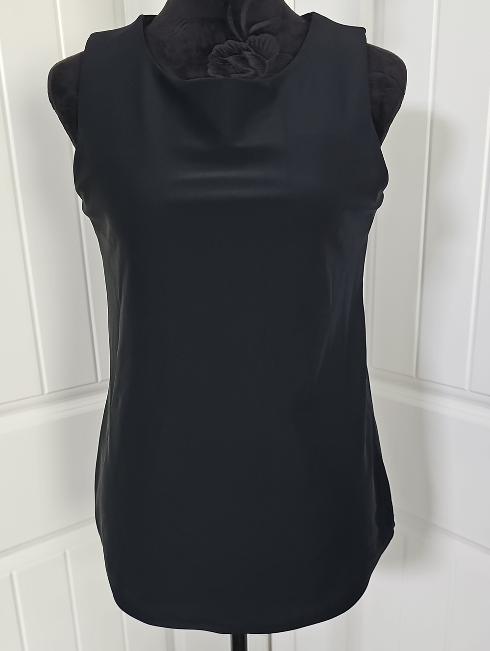 Spunkwear Classic Black Sleeveless Shell Top - Women Size medium.